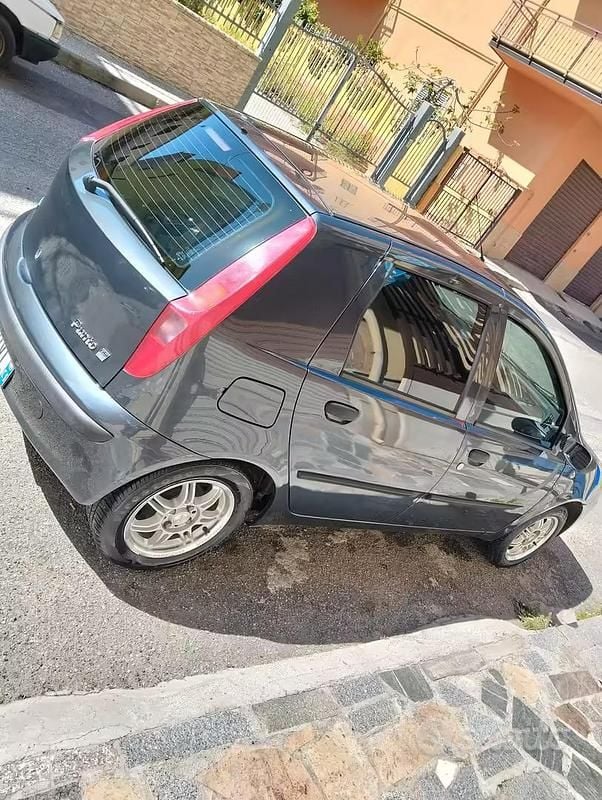 Usata Fiat Punto 60 CV (44 kW) 2000 Utilitaria