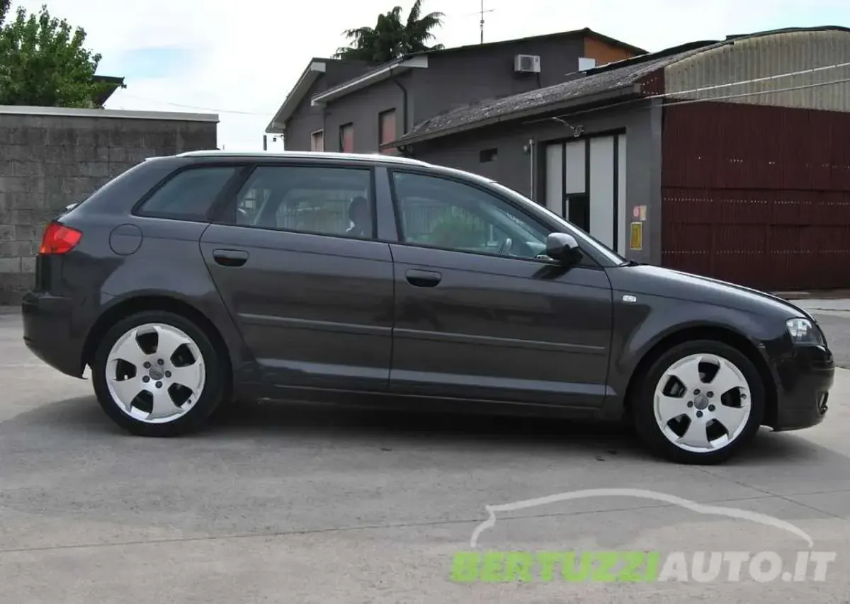 Usata Audi A3 Ambiente 105 CV (77 kW) 2005 Nero Utilitaria