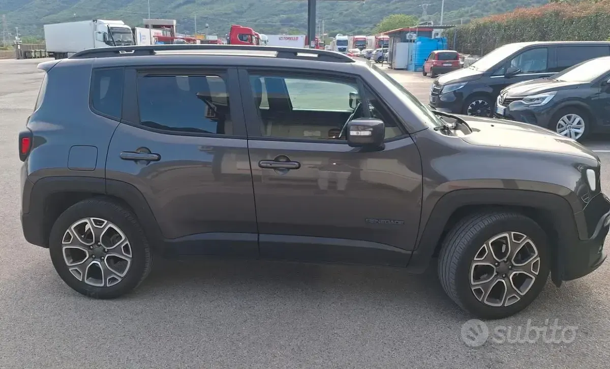 Usata Jeep Renegade 120 CV (88 kW) 2023 Grigio SUV