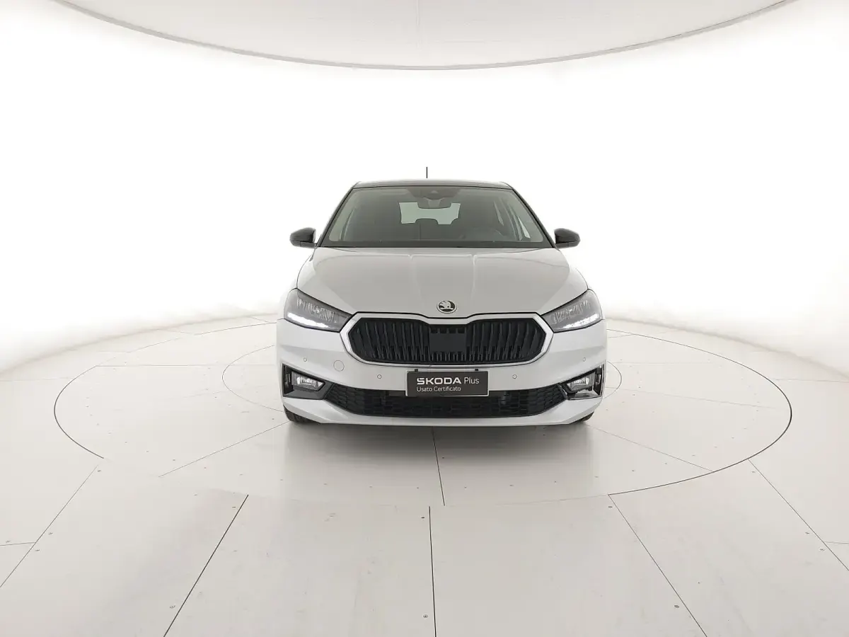 Usata Skoda Fabia 95 CV (69 kW) 2025 Argento brillante metallizzato nero tulipano perlato Utilitaria