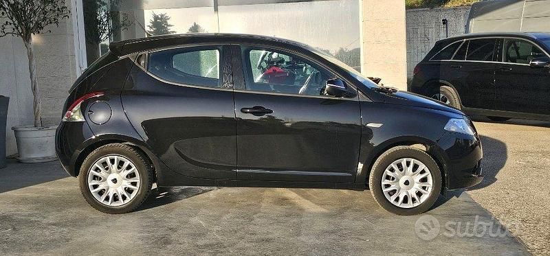 Usata Lancia Ypsilon Gold 69 CV (50 kW) 2014 Nero(met.) Utilitaria
