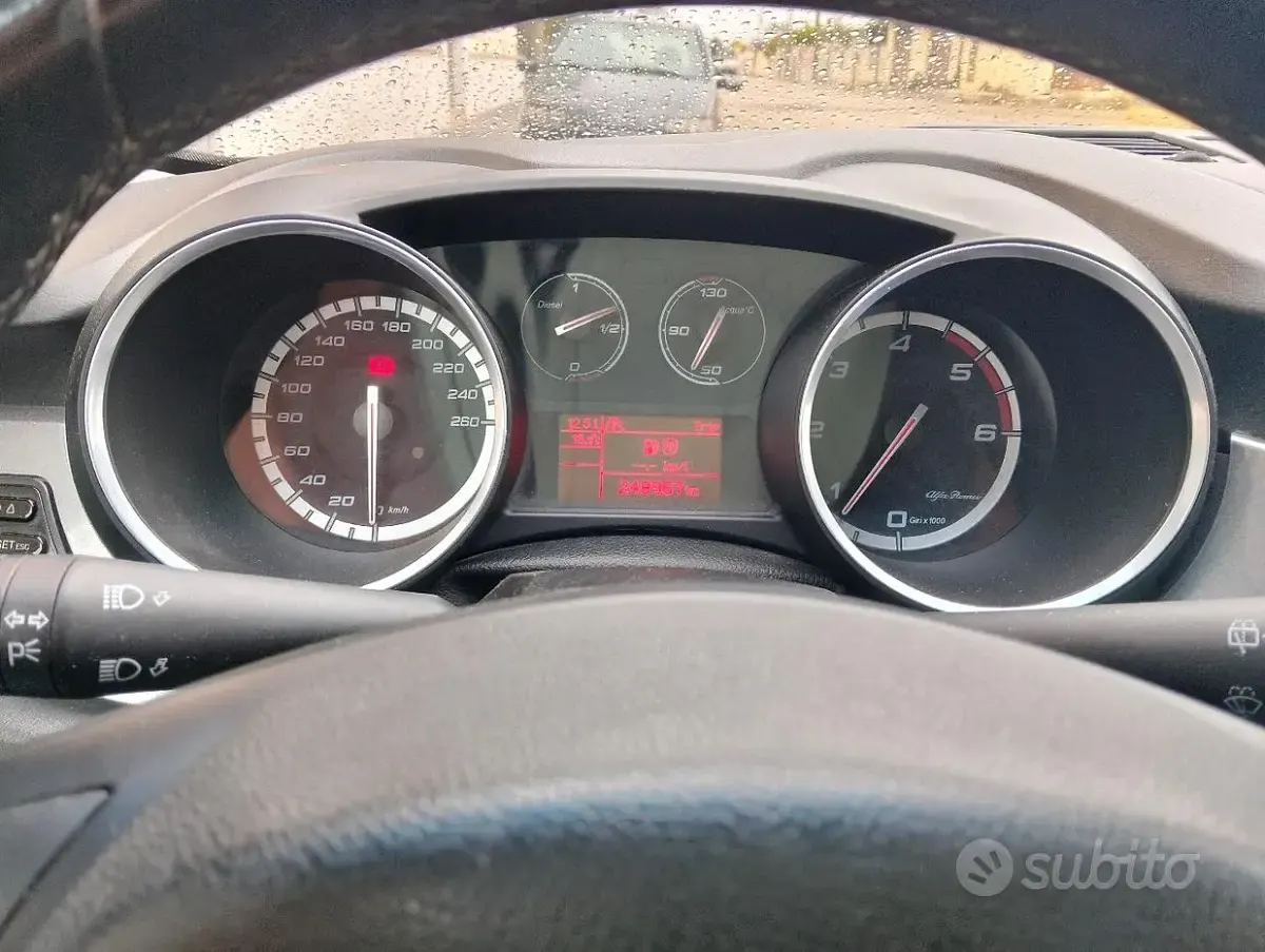 Second-hand Alfa Romeo Giulietta 140 CP (102 kW) 2012 Negru Hatchback