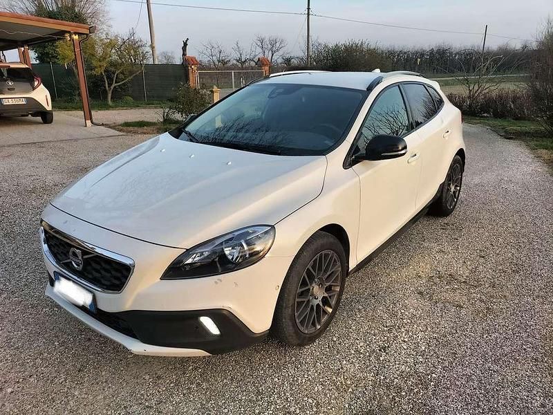 Usata Volvo V40 CC Momentum 150 CV (110 kW) 2014 Bianco Station wagon