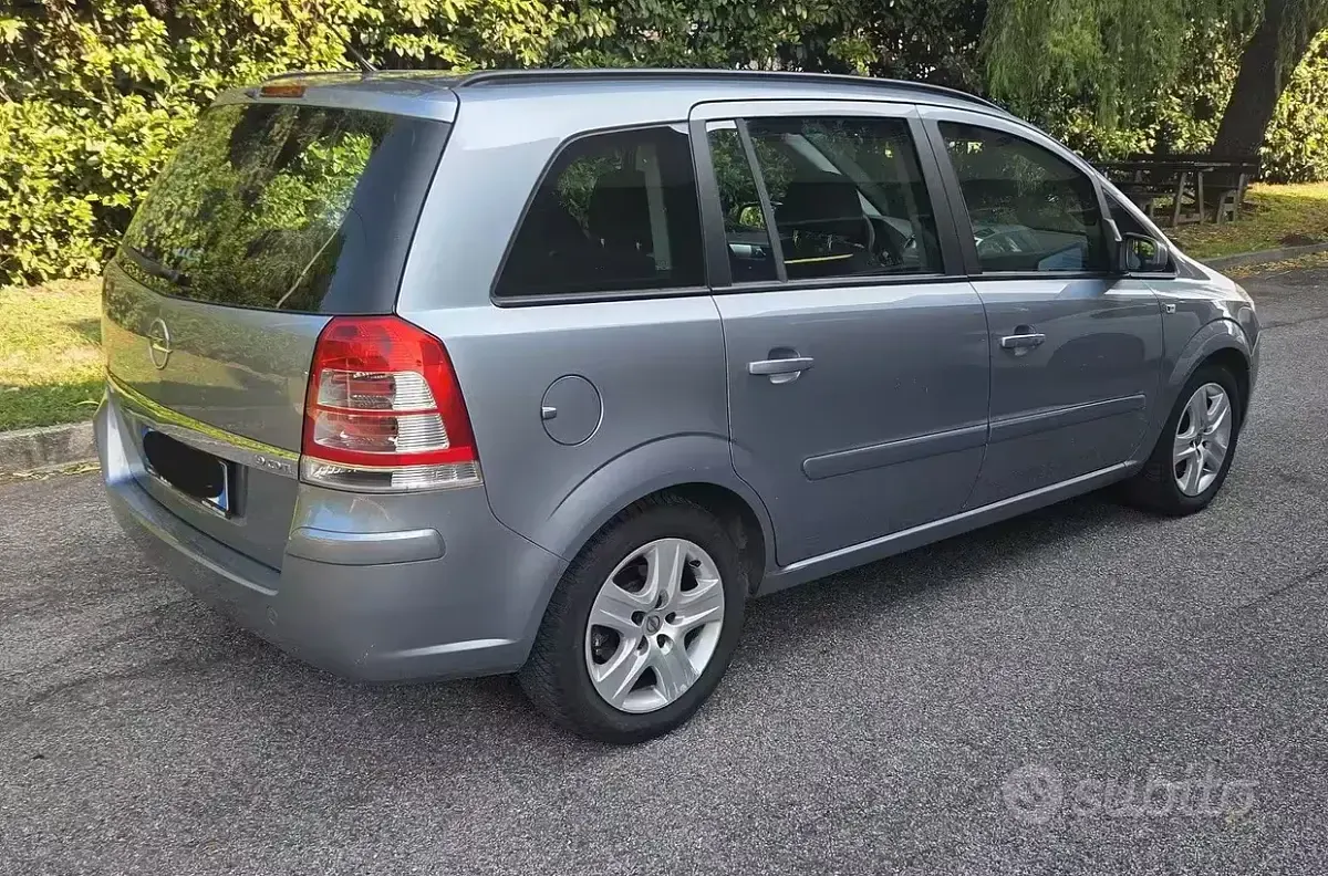 Usata Opel Zafira 120 CV (88 kW) 2009 Grigio Monovolume
