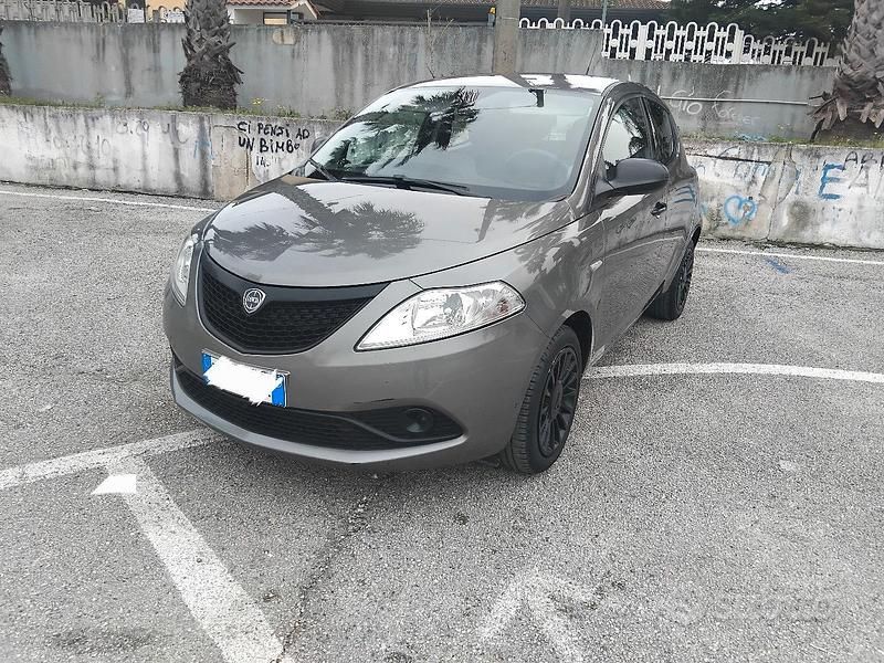 Usata Lancia Ypsilon S 95 CV (69 kW) 2018 Grigio Utilitaria