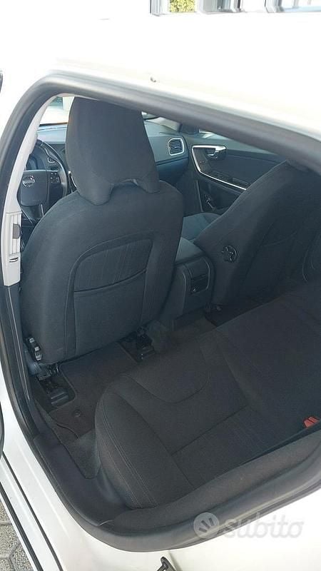 Usata Volvo V60 Kinetic 115 CV (84 kW) 2012 Bianco Station wagon