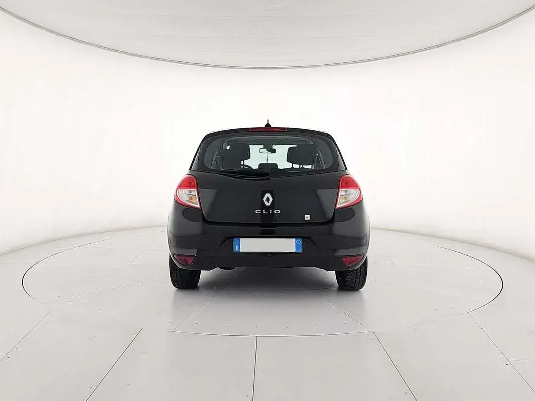 Occasion Renault Clio III 75 PK (55 kW) 2011 Zwart Sedan