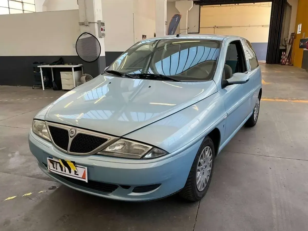 Usata Lancia 2000 60 CV (44 kW) 2001 Blu/azzurro Berlina