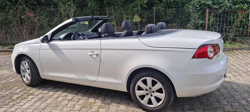 Usata VW Eos 140 CV (102 kW) 2010 Bianco Cabrio