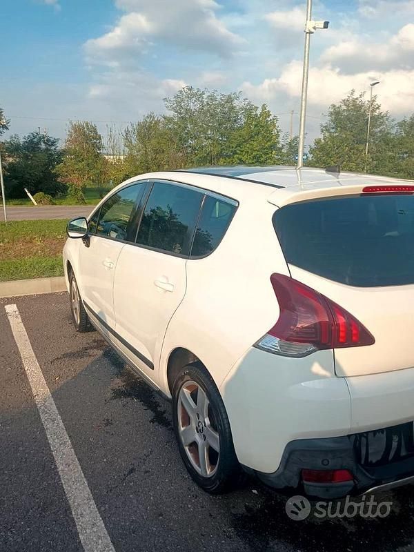 Usata Peugeot 3008 Business-Line 115 CV (84 kW) 2014 Bianco Station wagon