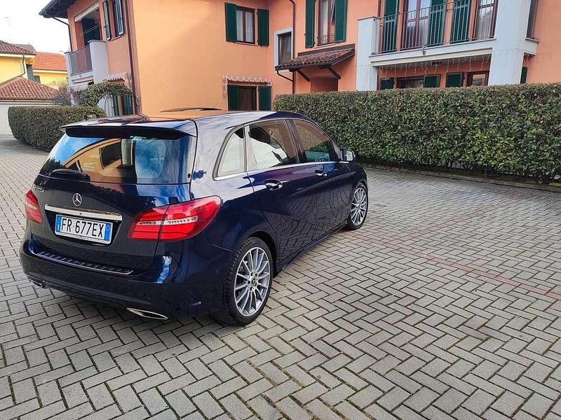 Usata Mercedes B200 Premium 136 CV (100 kW) 2018 Blu/azzurro Monovolume