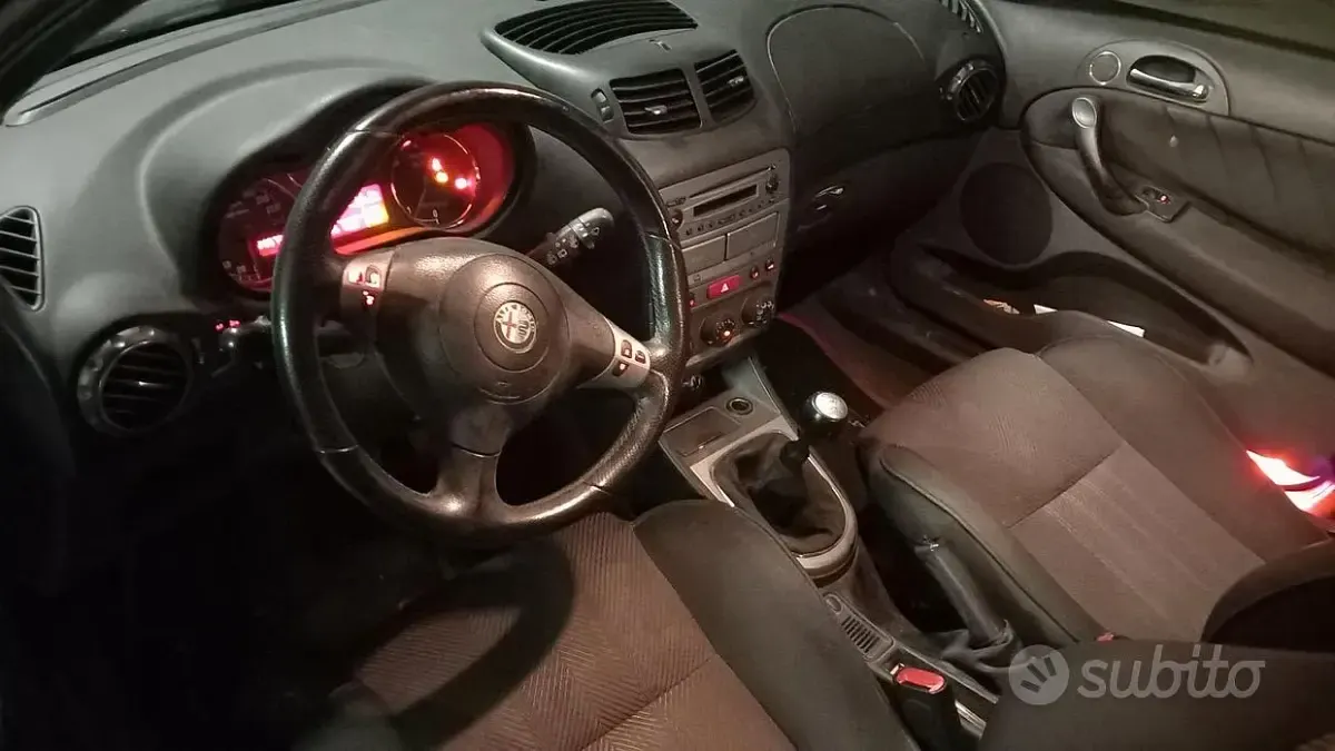 Usata Alfa Romeo 147 150 CV (110 kW) 2007 Blu Utilitaria