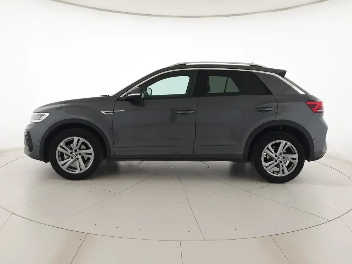 Usata VW T-Roc R-line 110 CV (80 kW) 2023 Indium grey metallizzato SUV