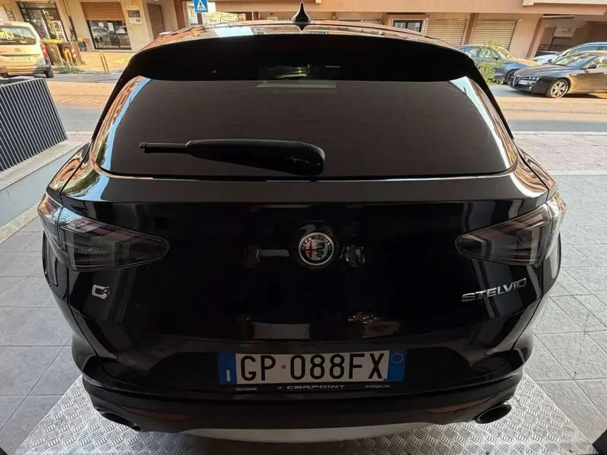 Usata Alfa Romeo Stelvio Veloce 209 CV (153 kW) 2023 Nero SUV