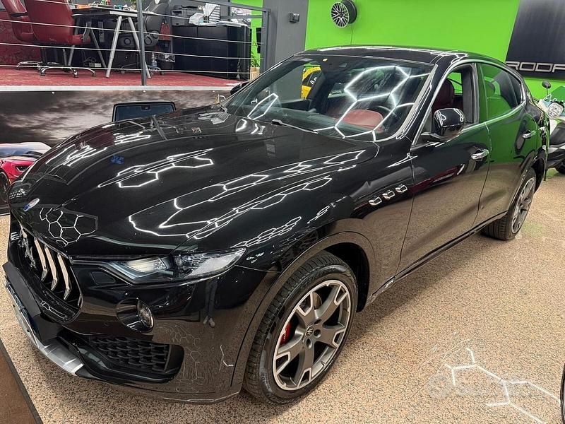 Usata Maserati Levante 275 CV (202 kW) 2017 Nero SUV