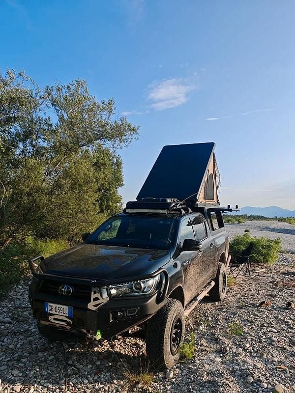 Usata Toyota HiLux 150 CV (110 kW) 2020 Nero Pick-up