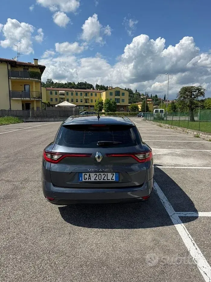 Usata Renault Mégane GrandTour 116 CV (85 kW) 2020 Grigio Station wagon