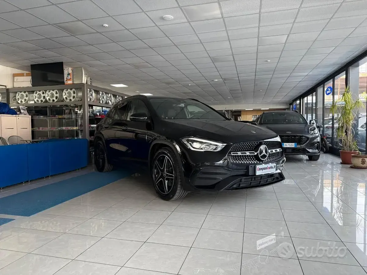 Usata Mercedes GLA200 Premium 150 CV (110 kW) 2023 Nero SUV