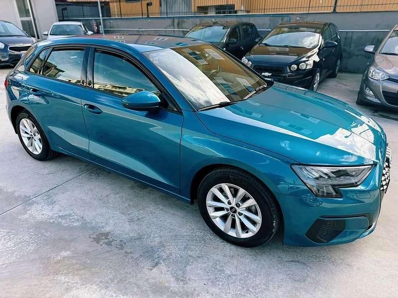 Begagnad Audi A3 Advanced 150 HK (110 kW) 2023 Blå Sedan
