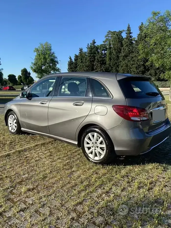 Usata Mercedes B160 90 CV (66 kW) 2016 Grigio Utilitaria