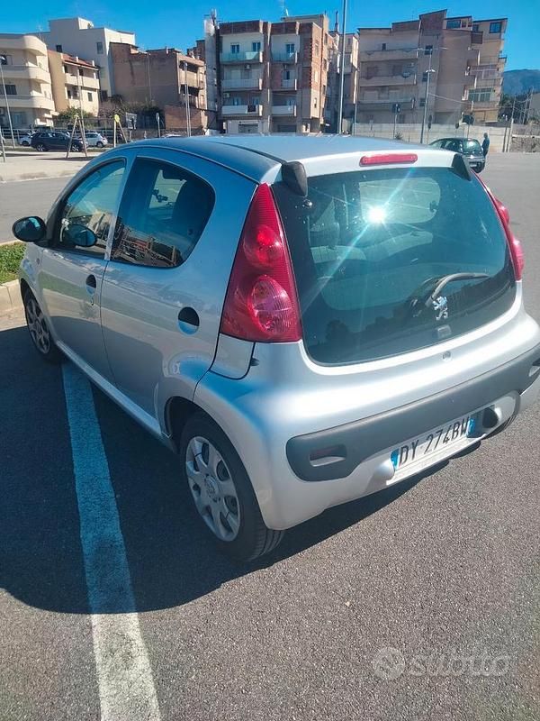 Usata Peugeot 107 68 CV (50 kW) 2009 Grigio Utilitaria