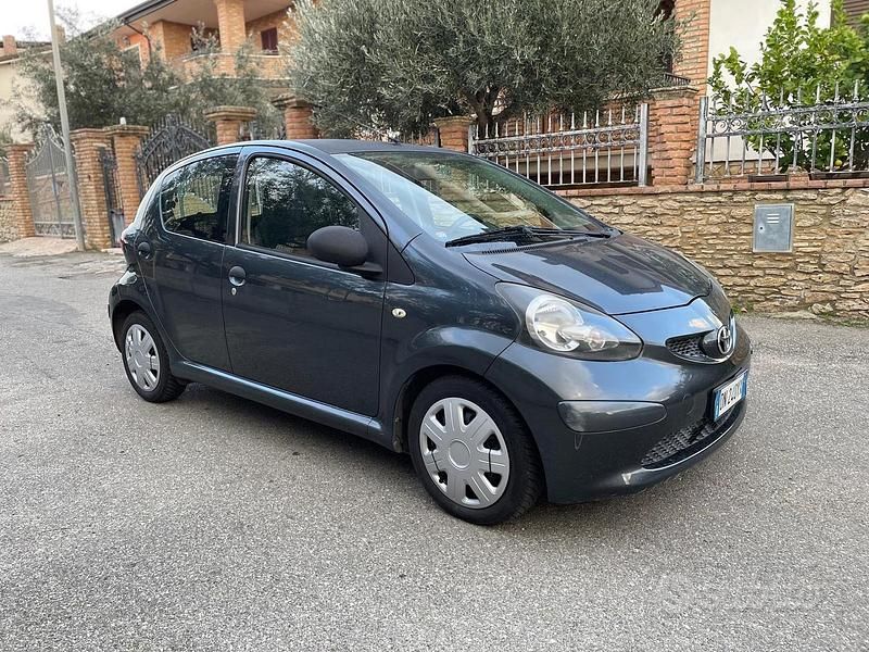 Usata 2008 Toyota Aygo Due volumi | 3900 € (Buon prezzo) - Immagine 1/4