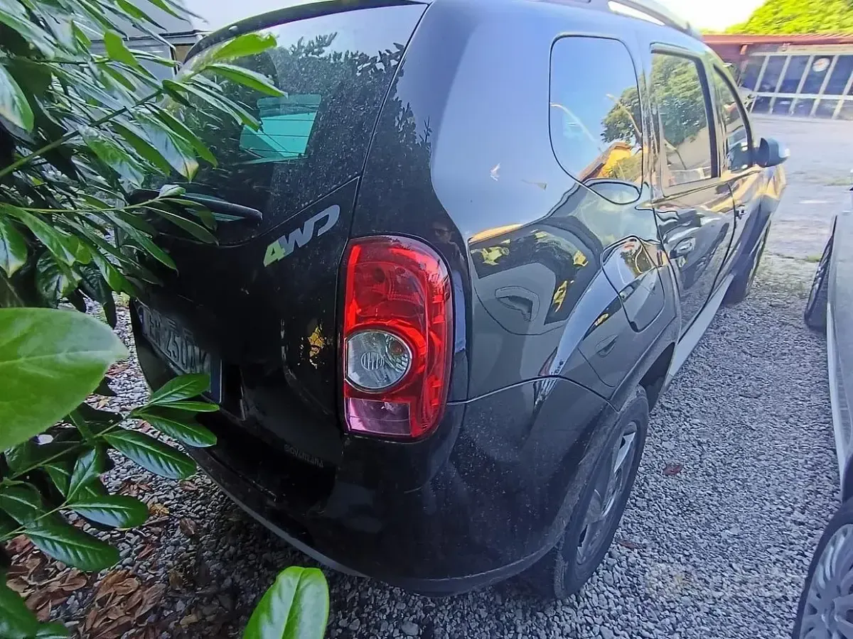 Usata Dacia Duster Lauréate 110 CV (80 kW) 2013 Nero SUV