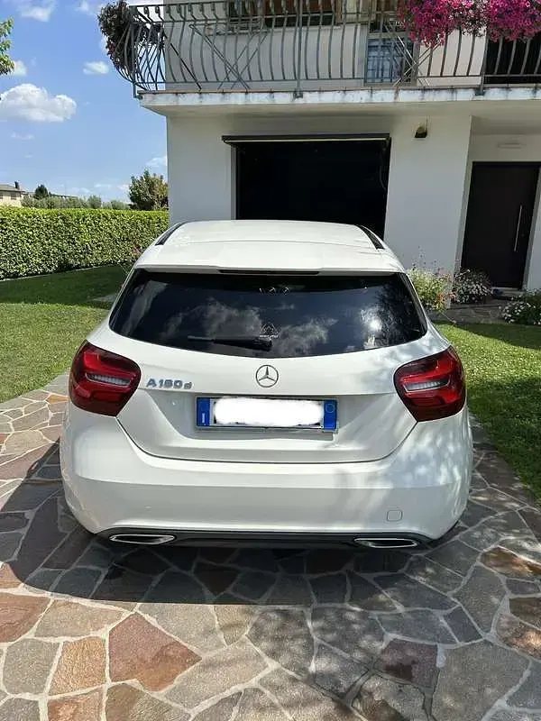 Usata Mercedes A180 Edition 109 CV (80 kW) 2017 Utilitaria