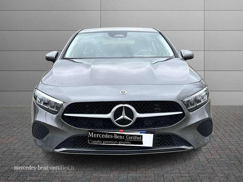 Usata Mercedes A180 Advanced 116 CV (85 kW) 2025 Grigio montagna Berlina