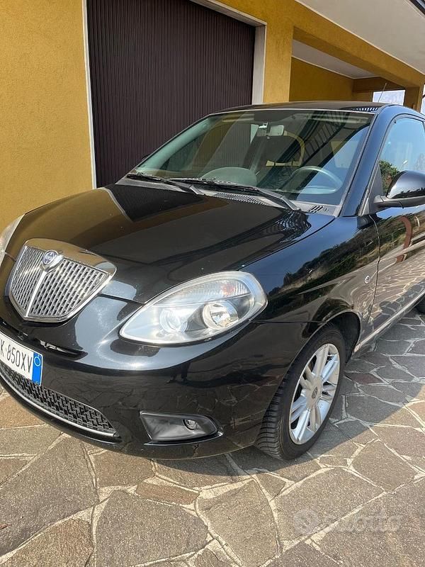 Usata Lancia Ypsilon 69 CV (50 kW) 2011 Nero Utilitaria