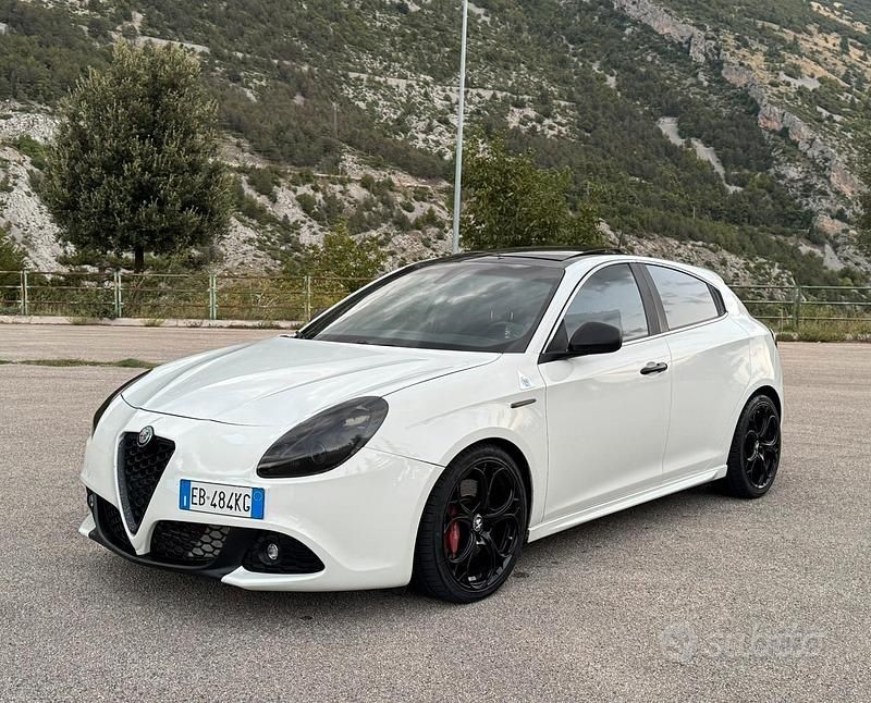 Bianco Usata 2010 Alfa Romeo Giulietta Quadrifoglio Due volumi | 14.500 € (Molto cara) - Immagine 1/4