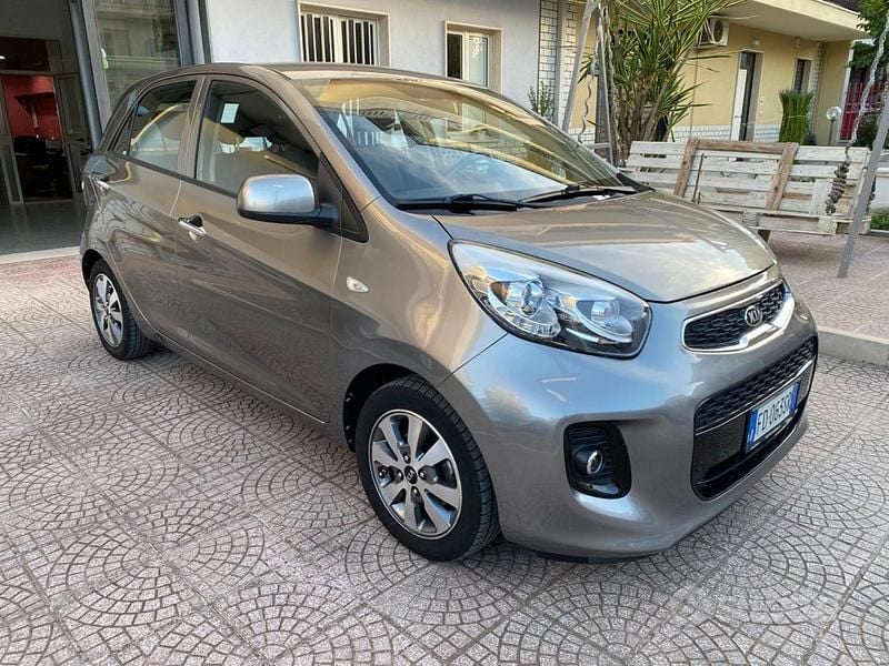 Usata Kia Picanto Active 69 CV (50 kW) 2016 Marrone Utilitaria
