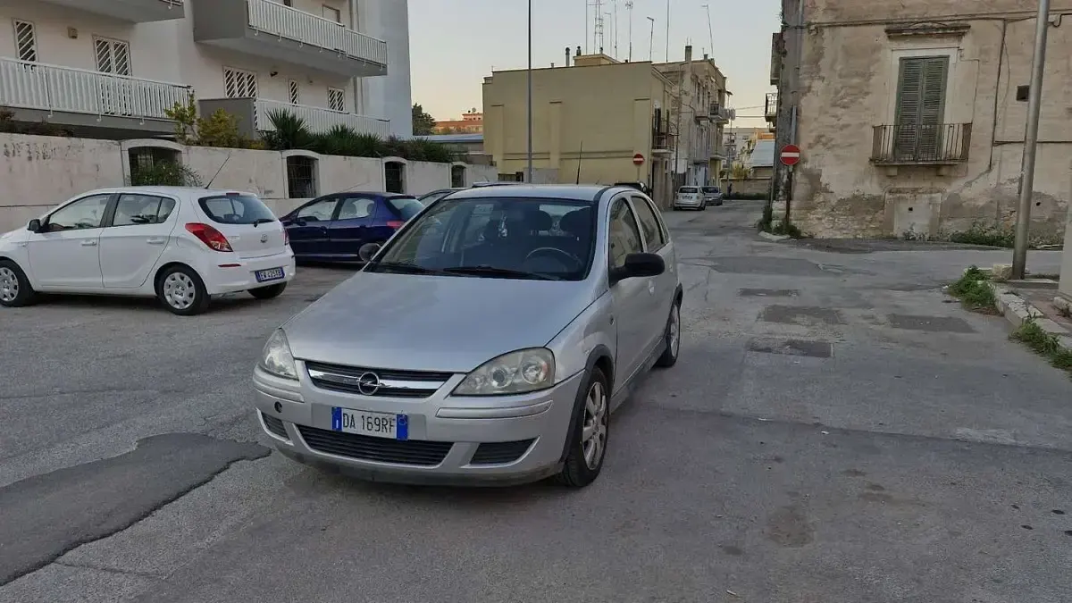 Usata Opel Corsa Cosmo 69 CV (50 kW) 2006 Utilitaria