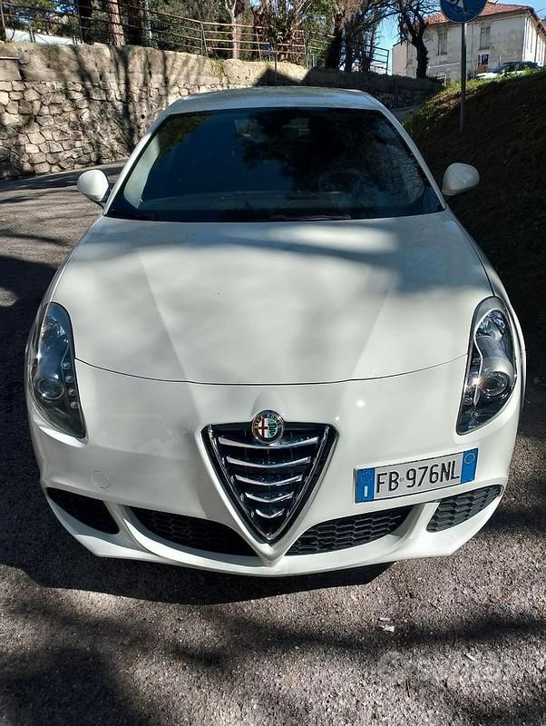 Usata Alfa Romeo Giulietta Progression 120 CV (88 kW) 2015 Bianco Utilitaria