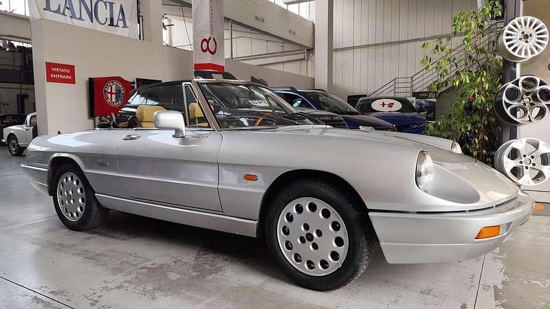 Usata Alfa Romeo Spider 122 CV (89 kW) 1990 Grigio argento Cabrio
