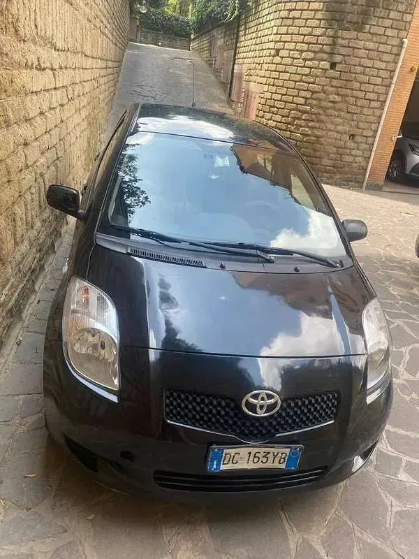 Usata Toyota Yaris 90 CV (66 kW) 2006 Nero Berlina
