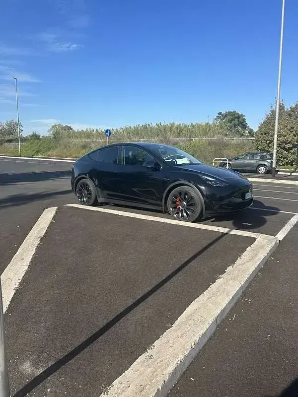 Usata Tesla Model Y Performance 185 kW (252 CV) 2023 Nero SUV