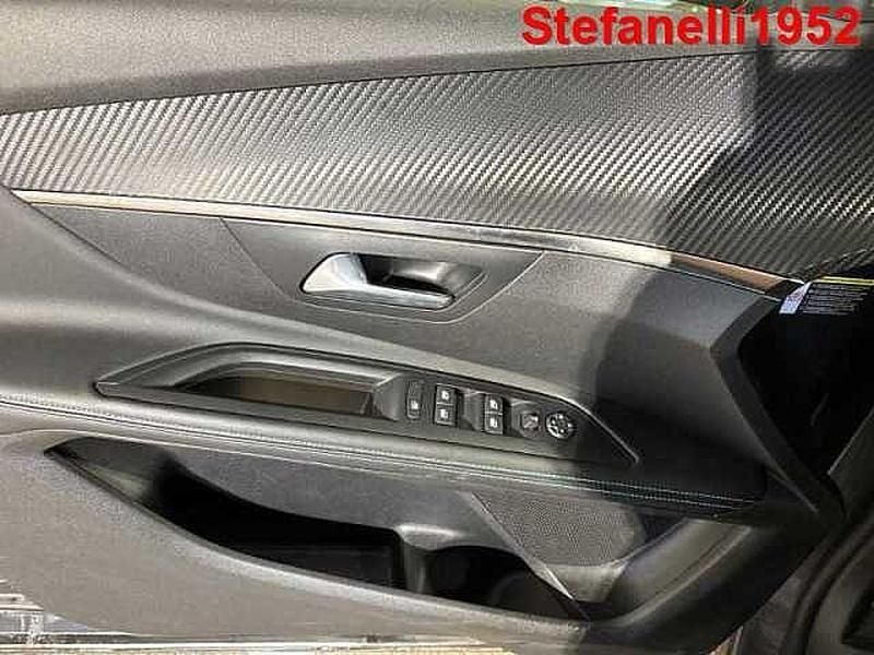 Usata Peugeot 5008 Allure 131 CV (96 kW) 2024 Gris platinum SUV