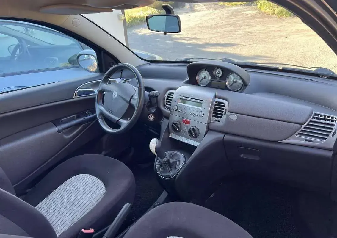 Usata Lancia Ypsilon 69 CV (50 kW) 2006 Nero Utilitaria