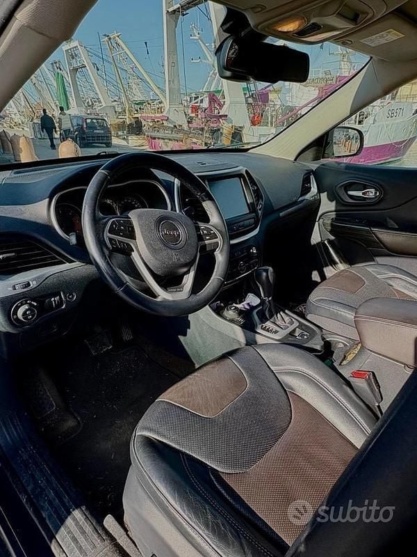 Usata Jeep Cherokee Limited 150 CV (110 kW) 2014 Blu/azzurro SUV