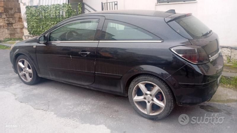 Usata Opel Astra 101 CV (74 kW) 2005 Nero Coupé