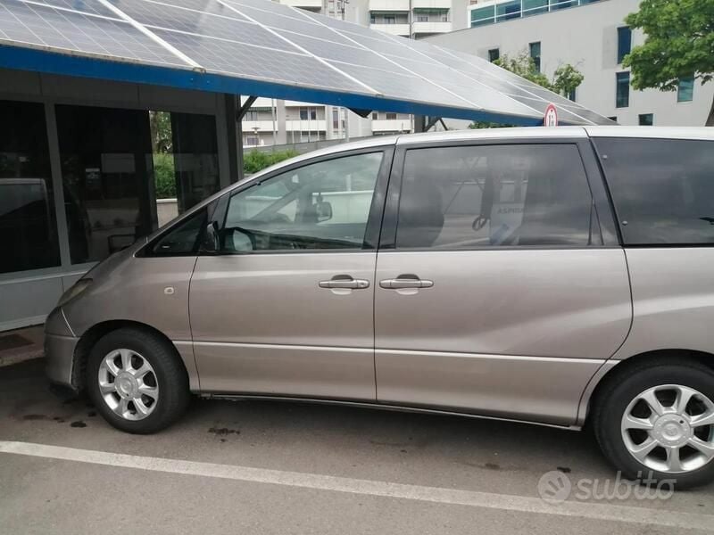 Usata Toyota Previa 116 CV (85 kW) 2005 Grigio Monovolume