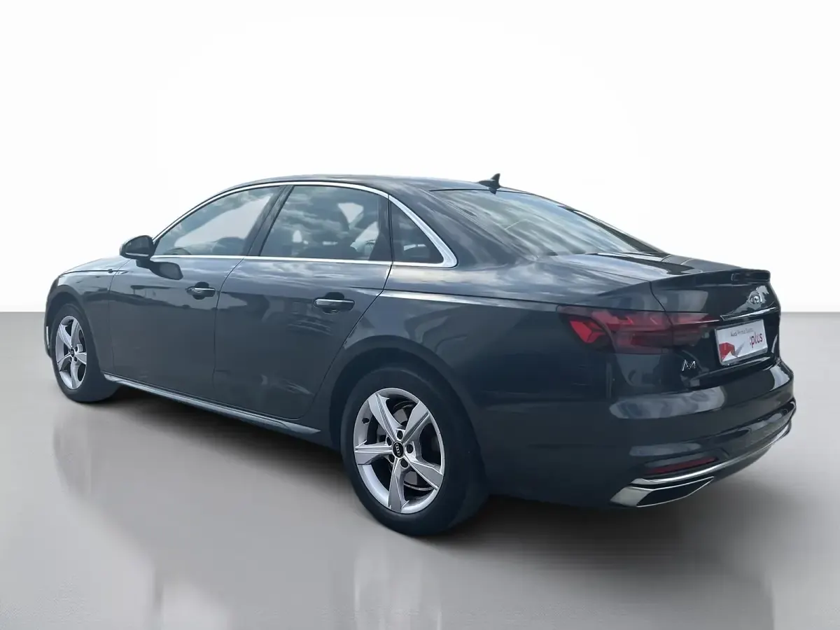 Usata Audi A4 Advanced Plus 150 CV (110 kW) 2023 Grigio manhattan metallizzato Berlina