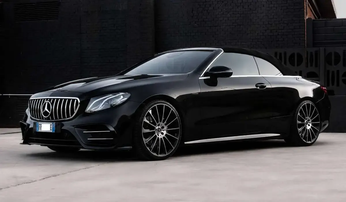 Usata Mercedes E220 AMG 194 CV (142 kW) 2019 Nero Cabrio