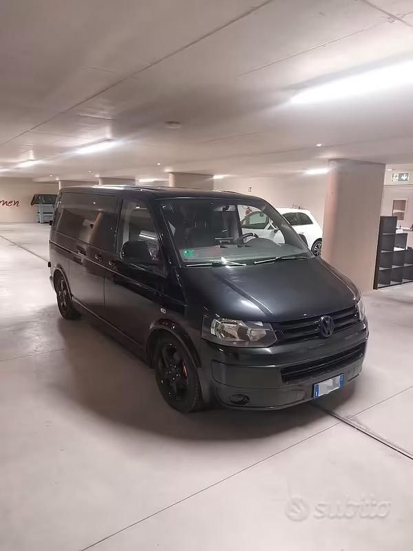Usata VW Caravelle 140 CV (102 kW) 2010 Nero Furgone