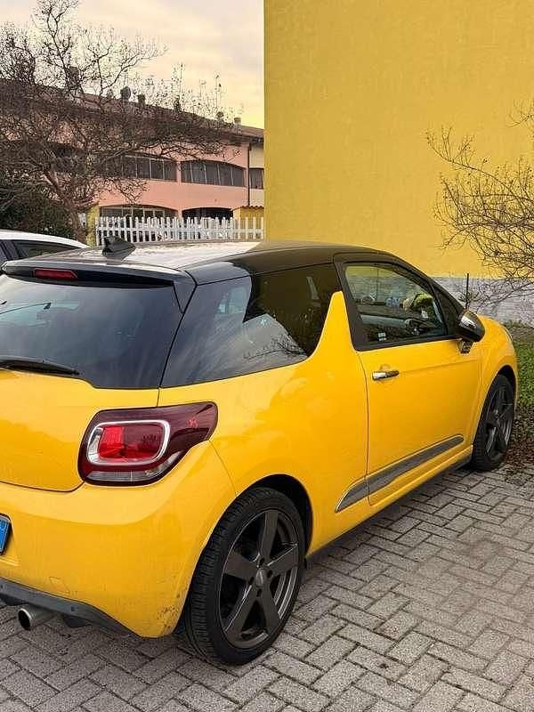 Usata Citroën DS3 Chic 82 CV (60 kW) 2014 Giallo Berlina