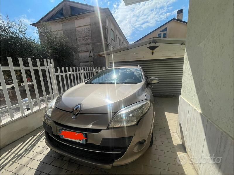 Marrone Usata 2010 Renault Mégane GrandTour Station wagon | 1450 € - Immagine 1/4