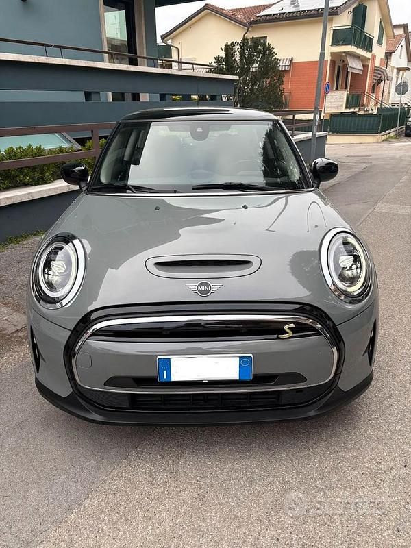 Usata Mini Cooper SE 135 kW (184 CV) 2022 Grigio Utilitaria