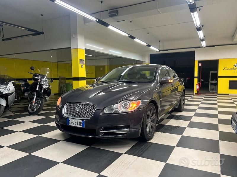 Usata Jaguar XF Premium Luxury 241 CV (177 kW) 2009 Grigio Berlina