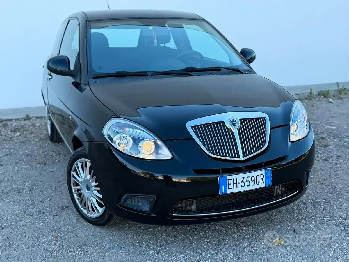 Usata Lancia Ypsilon 69 CV (50 kW) 2011 Nero Utilitaria